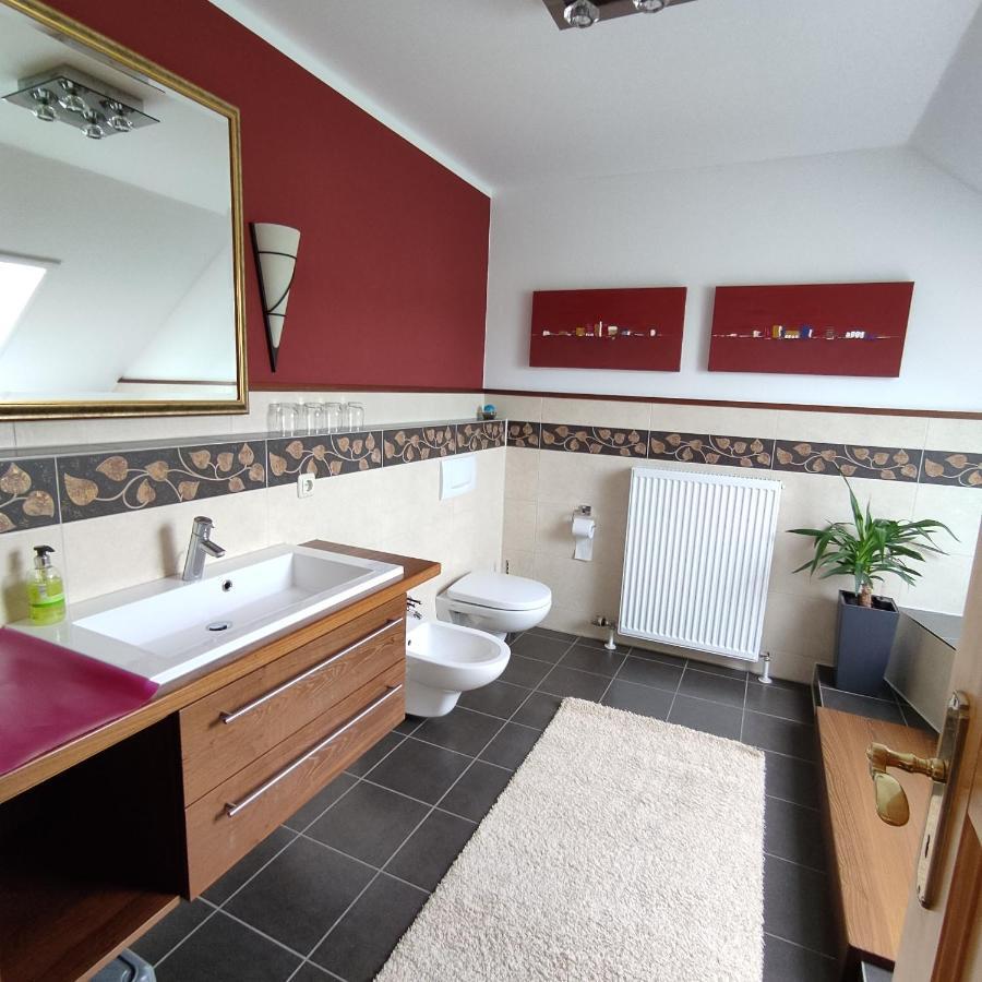 Ferienwohnung Adelhardt Eckersdorf Ngoại thất bức ảnh